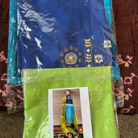 Women dresses - Picture 2 of 3